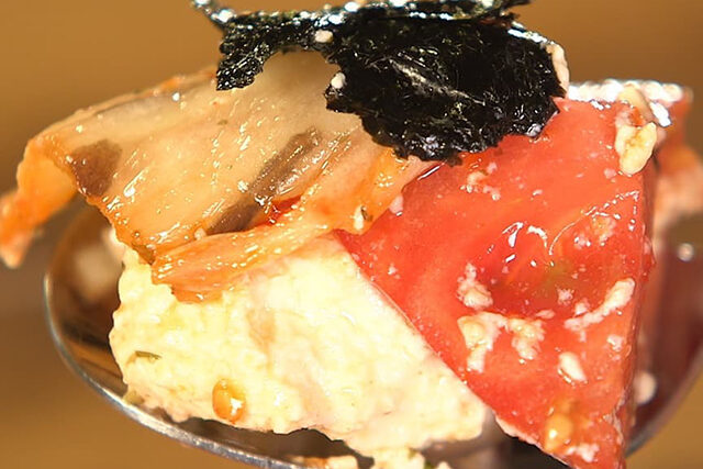 【家事ヤロウ】トマトと豆腐の紅白サラダのレシピ｜和田明日香さんが早炊き36分間で作る絶品おかず