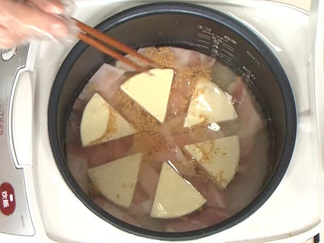 【家事ヤロウ】6Pチーズ炊き込みご飯のレシピ｜雪印メグミルク公式炊き込みご飯レシピ