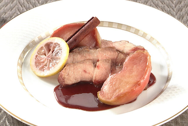 【DAIGOも台所】豚肉の煮込みシナモン風味のレシピ｜フルーツでおしゃれ料理