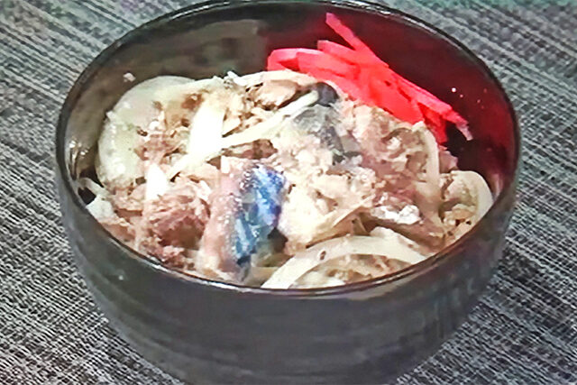 【シューイチ】サバ缶丼(サバの牛丼風)レシピ 鯖缶水煮アレンジレシピ