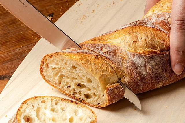 【ざわつく金曜日】包丁『パン切りナイフせせらぎ』硬いパンも綺麗に切れる