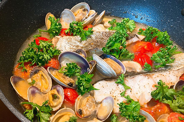 【DAIGOも台所】カレイのアクアパッツァのレシピ フライパンで簡単魚料理