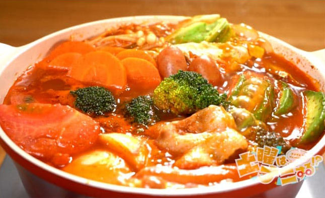 【土曜は何する】旨辛チリトマト鍋のレシピ(カゴメ鍋スープ)安井レイコおすすめトレンド鍋つゆ