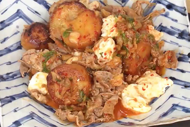 【つぶれない店】和田明日香『焼き芋とモッツァレラチーズの豚キムチ』レシピ オーケー食材で簡単料理