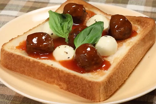 【ジョブチューン】ミートボールのマルゲリータ風トーストのレシピ 石井食品おすすめアレンジ料理